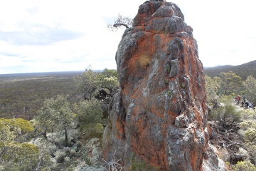 IMG_3446_J5outcrop_lookingNwestSide_360w.JPG